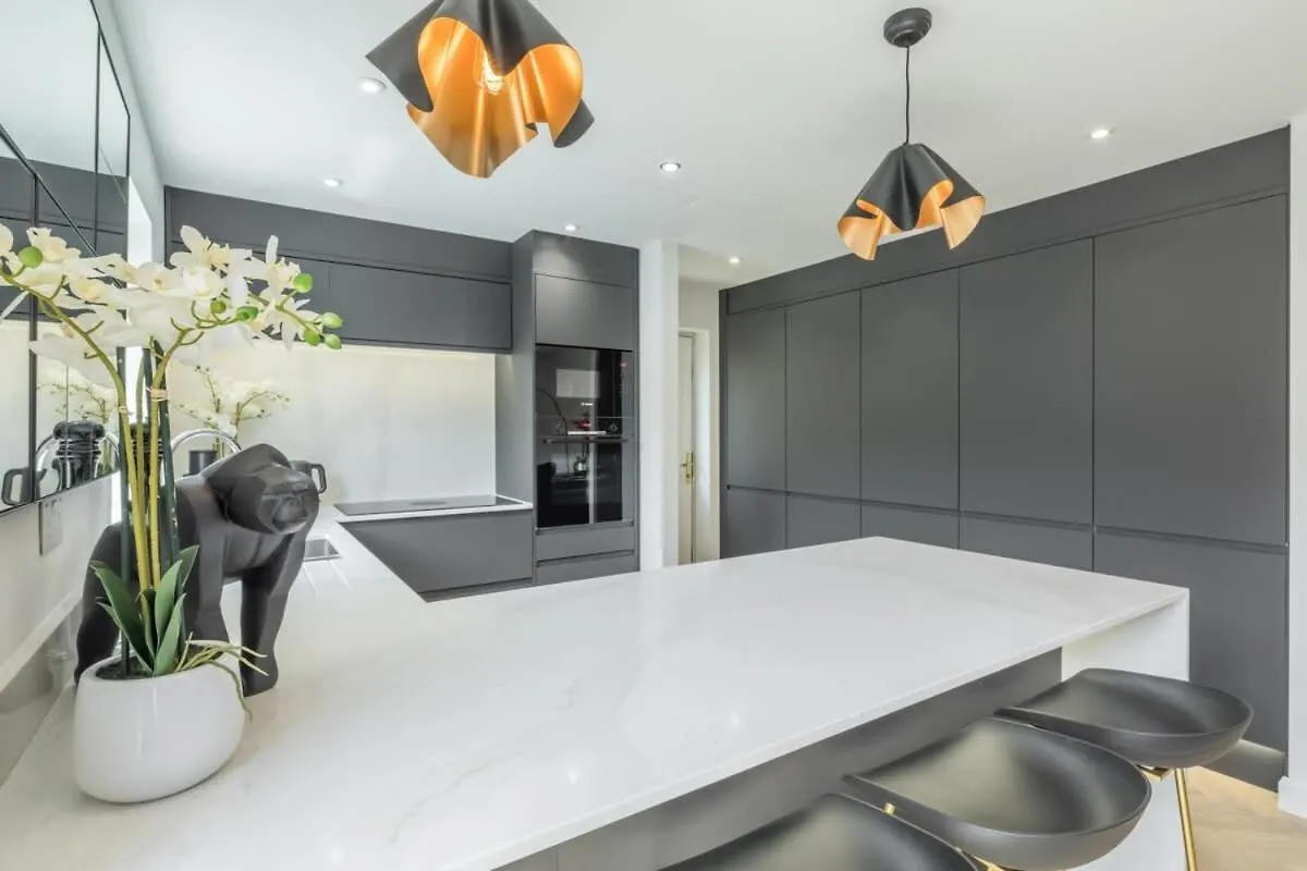 Luxury 2 Bedroom Apartment With Ac And Parking Cambridge 0*,  Storbritannien